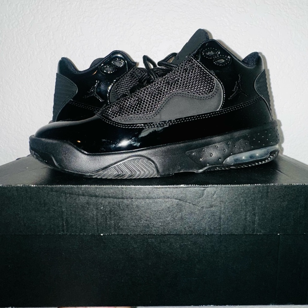 Air Jordan Max Aura 2 'Triple Black'